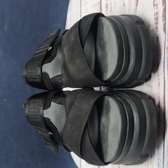 UGG | Women’s Ashton Lug Slide Platform Sandals Black Size 9.5 - Picture 5 of 11